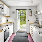 Lilo - 1km From The Sea By Interhome