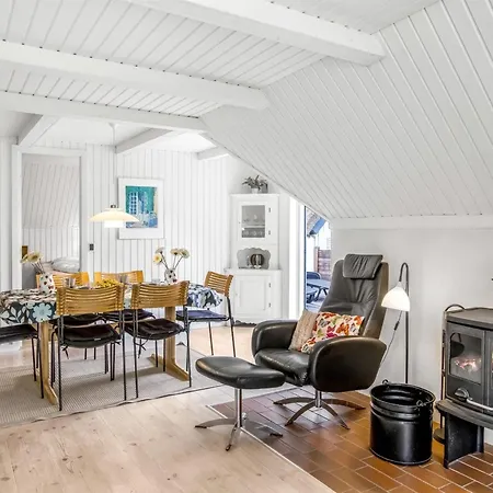 Lilo - 1km From The Sea By Interhome