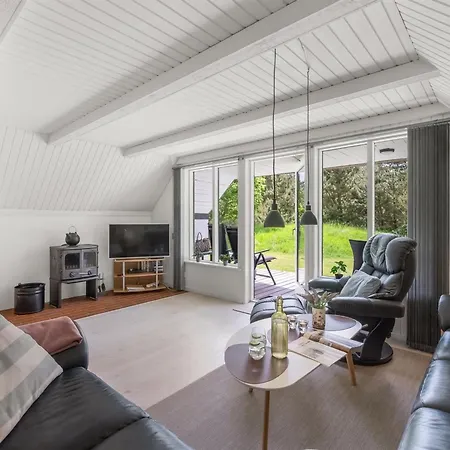 Lilo - 1km From The Sea By Interhome