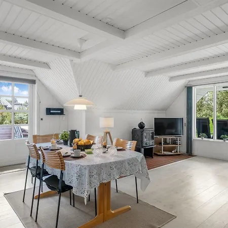 Lilo - 1km From The Sea By Interhome *